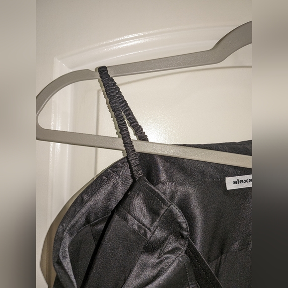 15. NWT ALEXANDER WANG OFF THE SHOULDER TOP WITH SCRUNCHIE STRAP SIZE XS - Picture 4 of 8